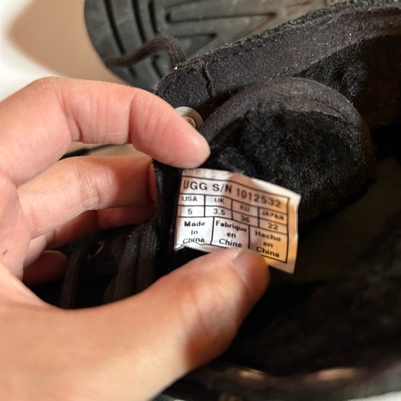 UGG black shoes - Picture 4 of 5
